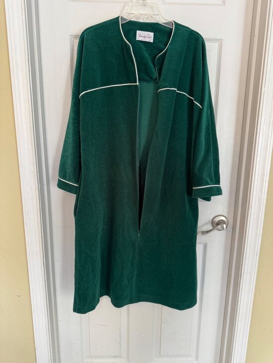 Vanity Fair Other - Vintage Vanity Fair Green Velvet Velour House Coat Robe Medium Retro Pocket